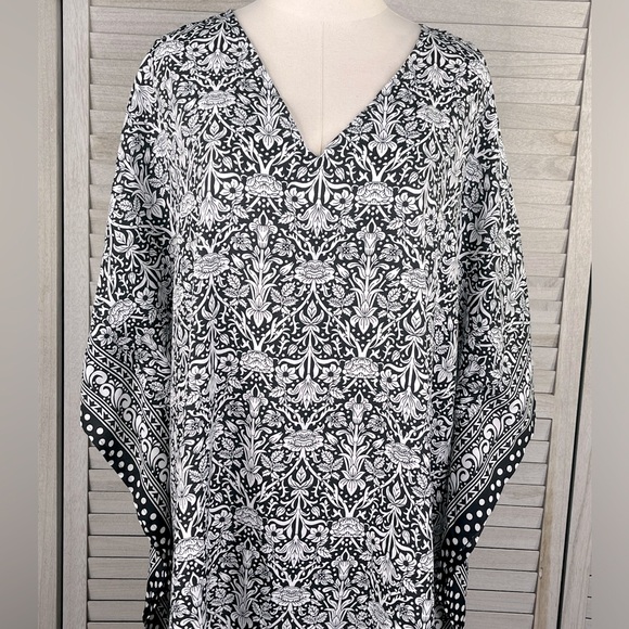GOOD TIMES Beach Coverup/Caftan Black & White Floral-OSFA - Picture 2 of 3